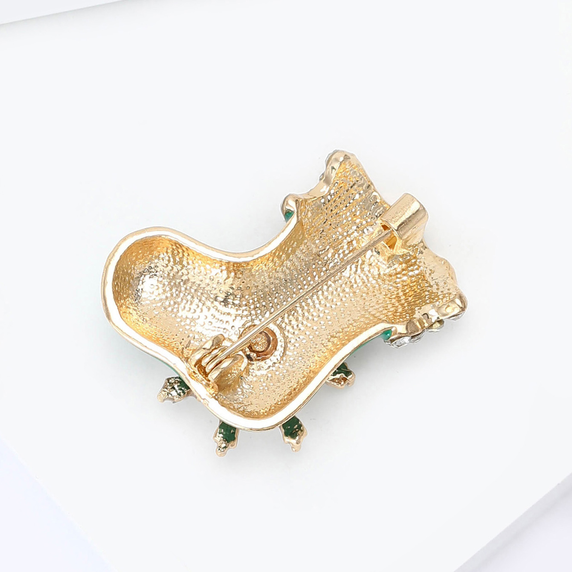 New European and American light luxury diamond-encrusted oil Christmas sock brooch, cross-border versatile men's and women's clothing, corsage accessory brooch Item Picture