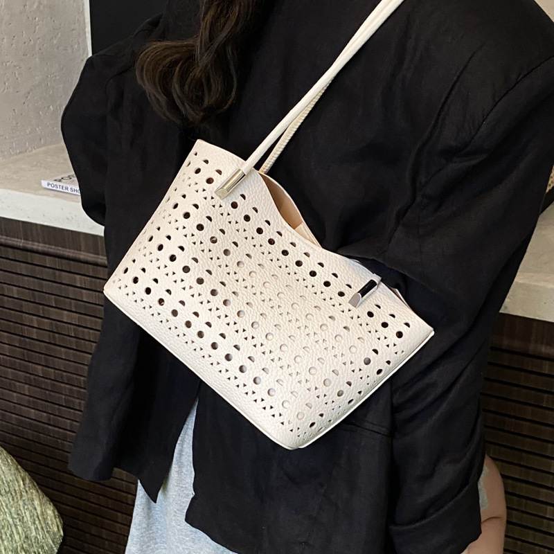 Versatile hollowed-out tote bag, niche design, commuter beach single-shoulder bag, large capacity, simple texture, handbag for women details Picture
