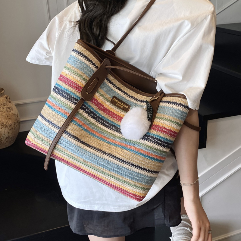This is a new 2025 summer beach-style women's bag with a simple and versatile hand-held design. It's a single-shoulder vacation woven bag Specification drawing
