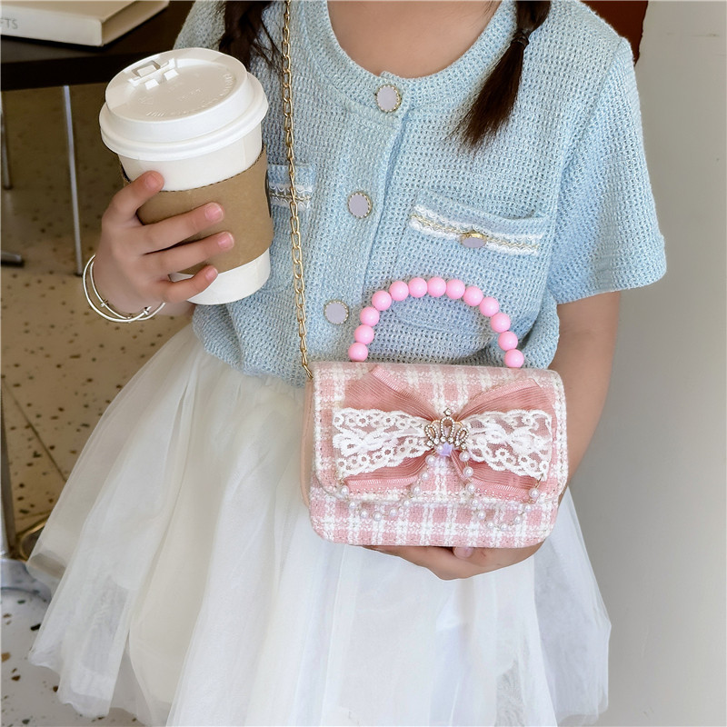 The 2024 new style of fashionable and cute children's single-shoulder bag, checkered pearl small bag, stylish girl crossbody bag, large capacity and trendy Application Scenario