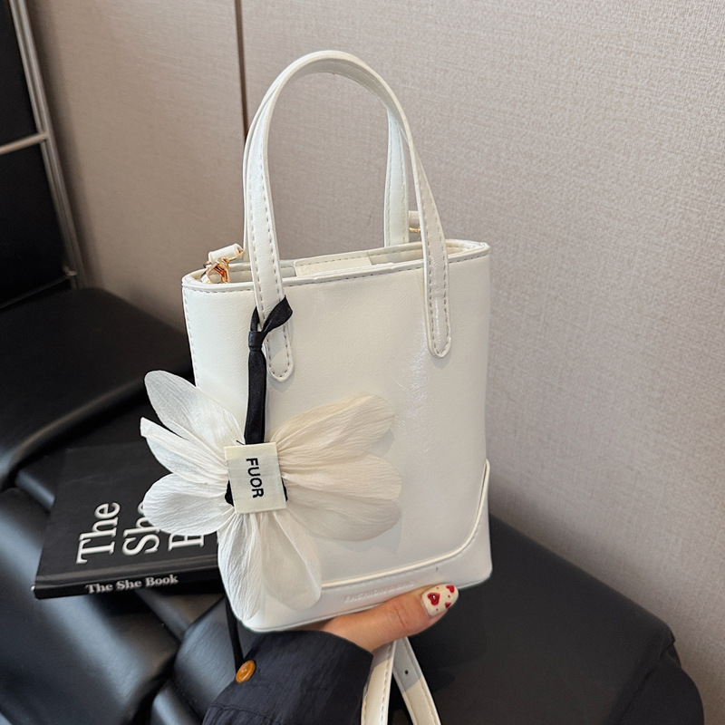 Fashionable and high-quality hand-held small bag for women, 2025 new summer Instagram versatile phone bag, Korean style trendy crossbody bag full figure