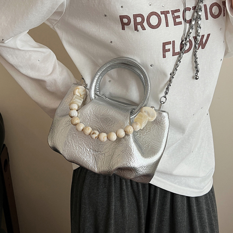 A stylish and trendy beaded bag for women, a new summer chain crossbody cloud bag for women in 2025 Application Scenario