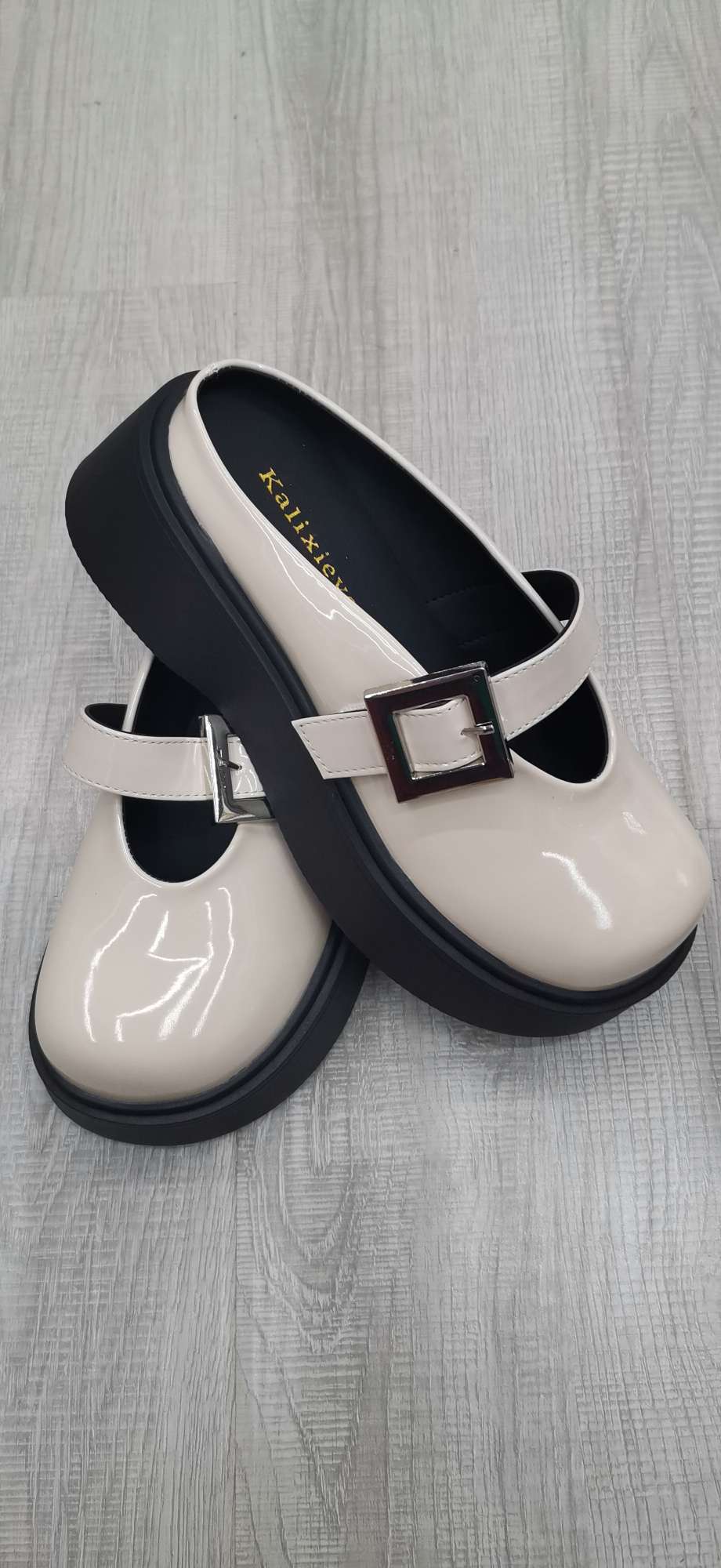 A lady's pearlescent leather middle heel, fashionable high heels with a muffin sole and half drag detail image 2