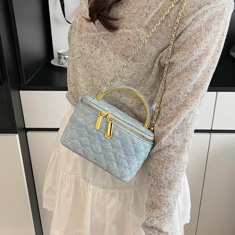 Hand-held embroidered chain women's bag, 2025 new style fashionable diamond-shaped cosmetic box bag, elegant and casual single-shoulder crossbody bag details Picture