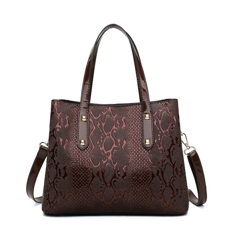 2021 New style European and American handbags for women's cross-border trade, snake-patterned single-shoulder bags, trendy crossbody bags, one-piece global delivery full figure