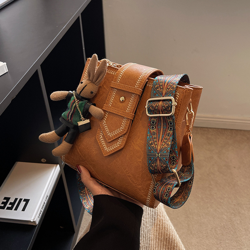 Retro small bag 2025 new style trendy and fashionable single-shoulder bag, high-end and versatile women's bag, wide shoulder strap crossbody bucket bag details Picture