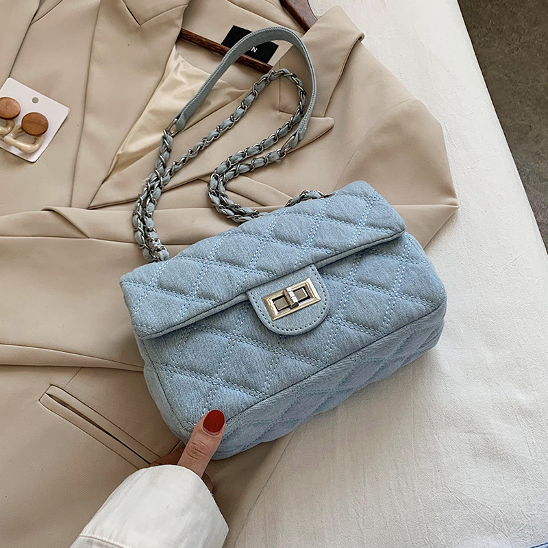 A new trendy chain small square bag for women in 2025, a versatile diamond-shaped chanel-style single-shoulder crossbody bag full figure