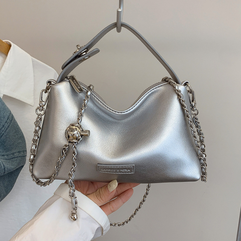 A stylish and elegant hand-held small square bag for women in the summer of 2025, featuring an Instagram-chic and high-end single-shoulder crossbody women's bag full figure