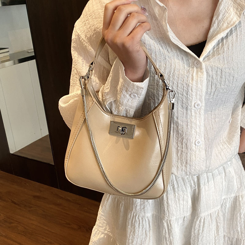 The Korean version of the ins simple and elegant bucket bag for women is now available in the spring of 2025. It's a versatile single-shoulder crossbody bag for commuting full figure