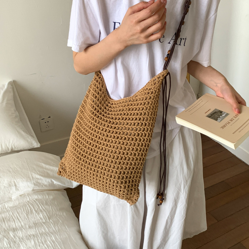 Summer woven beaded single-shoulder bag for women, large capacity, retro and fashionable, hollowed-out casual vacation style underarm crossbody bag Application Scenario