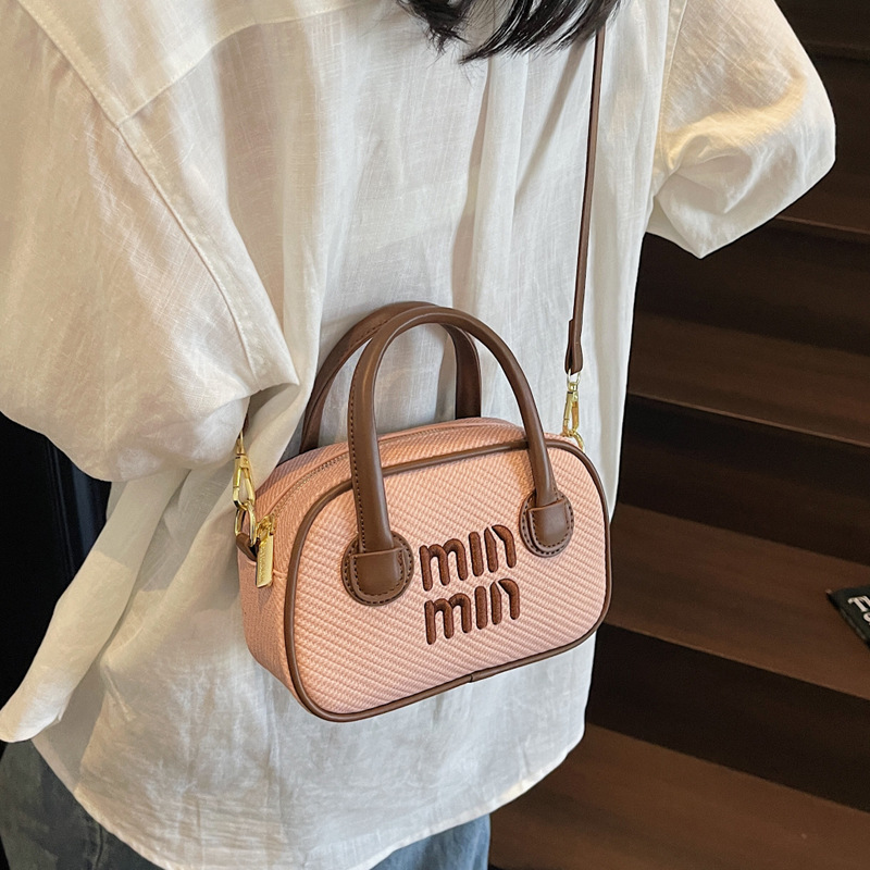 Women's bag 2025 Summer New style trendy and stylish small square bag, Boston retro hand-held pillow bag, single-shoulder crossbody bag Application Scenario