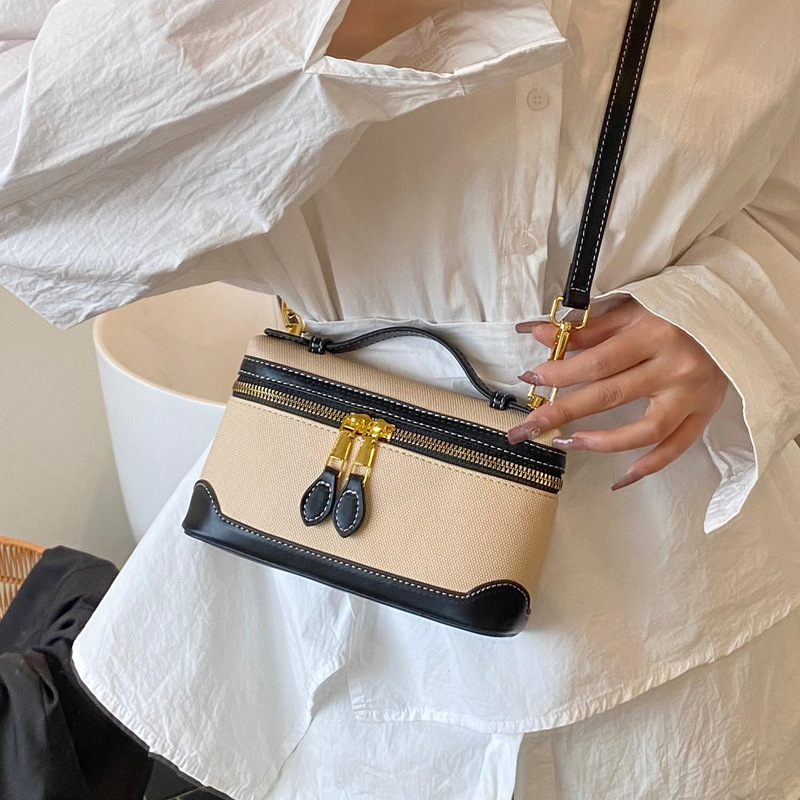 This year's popular versatile women's bags: 2025 new color-blocking commuter handbags, casual niche makeup bags, and crossbody bags Application Scenario