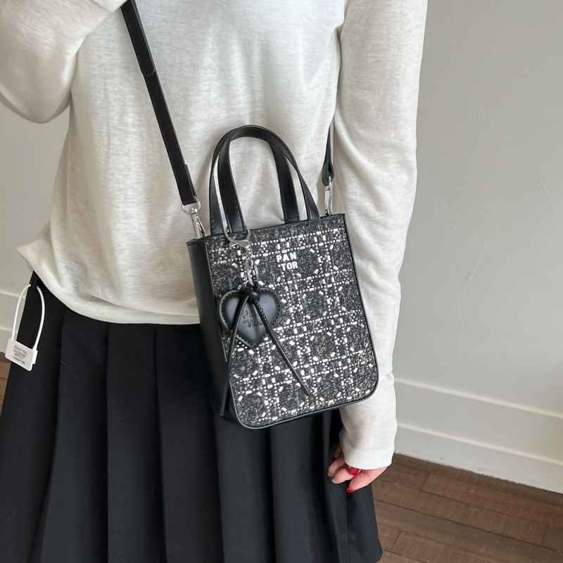 New women's bags, denim, fashionable and casual phone bags, color-matched diamond bags, crossbody bags, single-shoulder bags and underarm bags Application Scenario