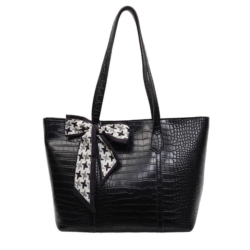 Large-capacity daily travel tote bag 2025 Summer New style, fashionable and elegant, underarm single-shoulder large bag for commuting to work Item Picture