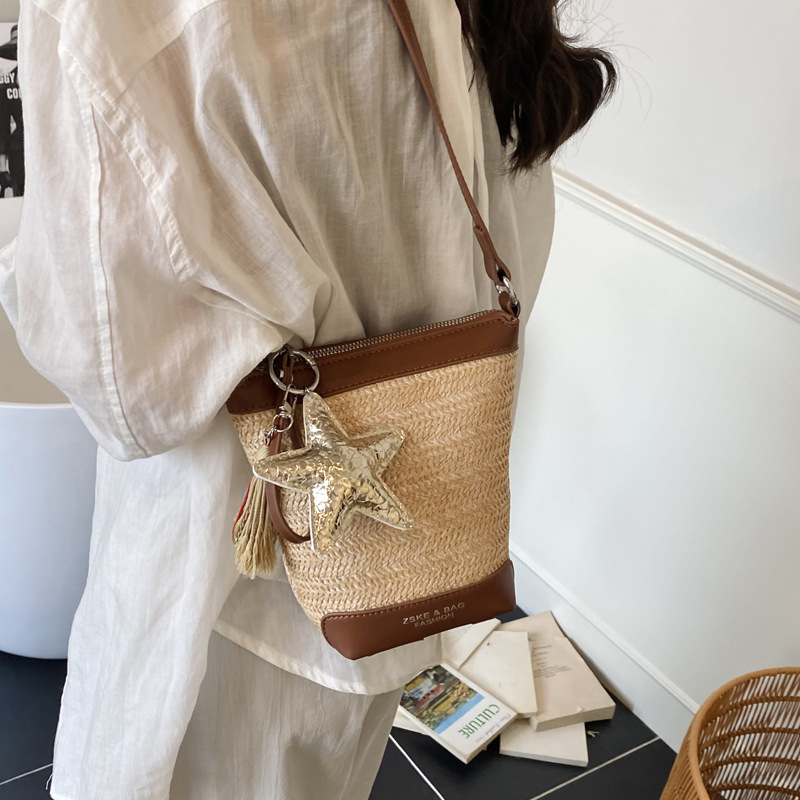 Fashionable straw woven bag for women 2025 summer new trendy woven single-shoulder crossbody women's bag, versatile bucket bag with patchwork Application Scenario
