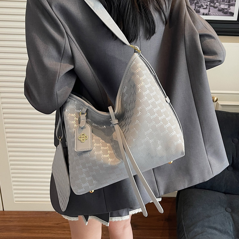 Large-capacity French Tote bag for women 2025 new style, elegant European and American fashionable women's bag, casual shopping and commuting bag details Picture