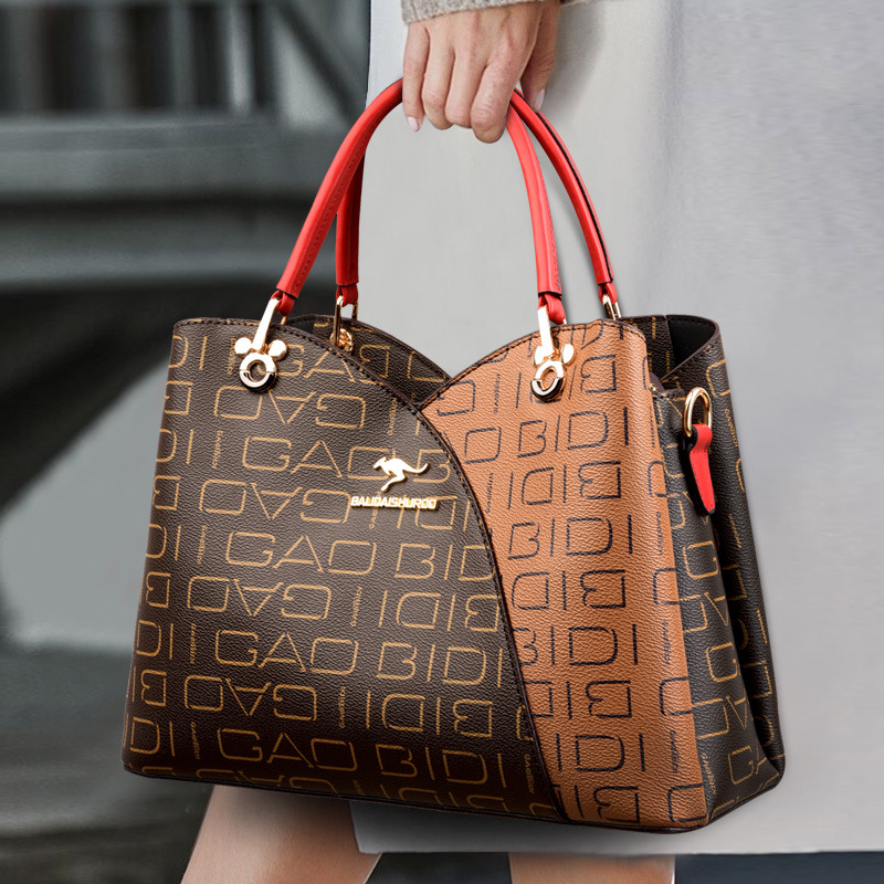 The 2023 new women's bag with a patchwork geometric design is a simple and versatile handbag for middle-aged mothers with a large capacity and a single shoulder bag for women full figure