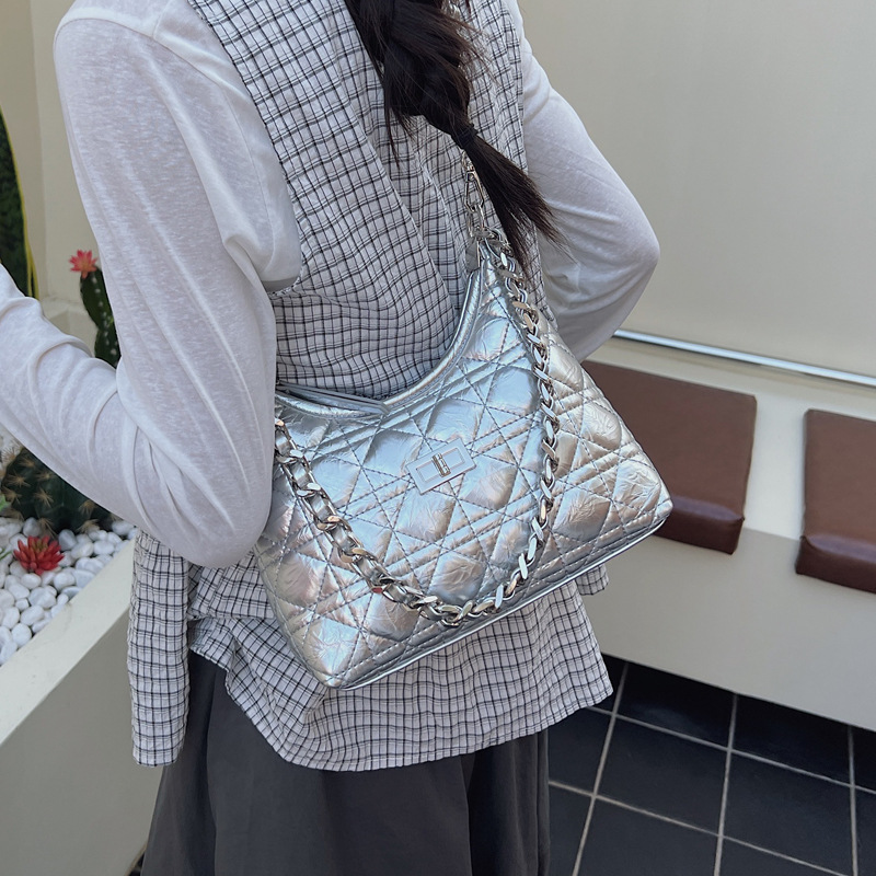 Retro and trendy diamond-patterned 2025 summer chain bucket bag for women, a new versatile underarm bag and single-shoulder crossbody bag for commuting details Picture
