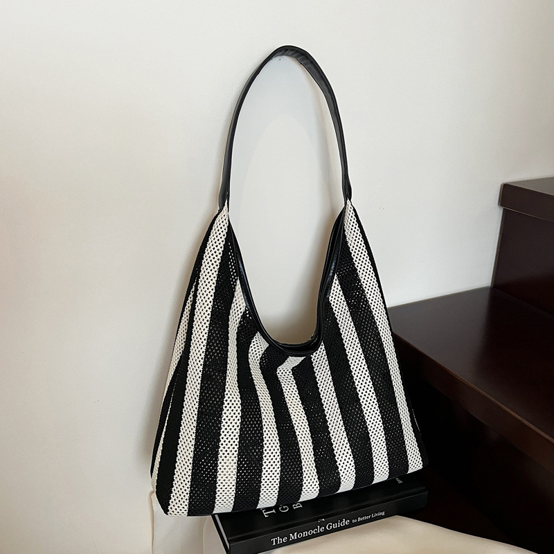 Korean summer new striped woven bag, casual vacation and laid-back style tote bag, hand and shoulder commuter tote bag full figure