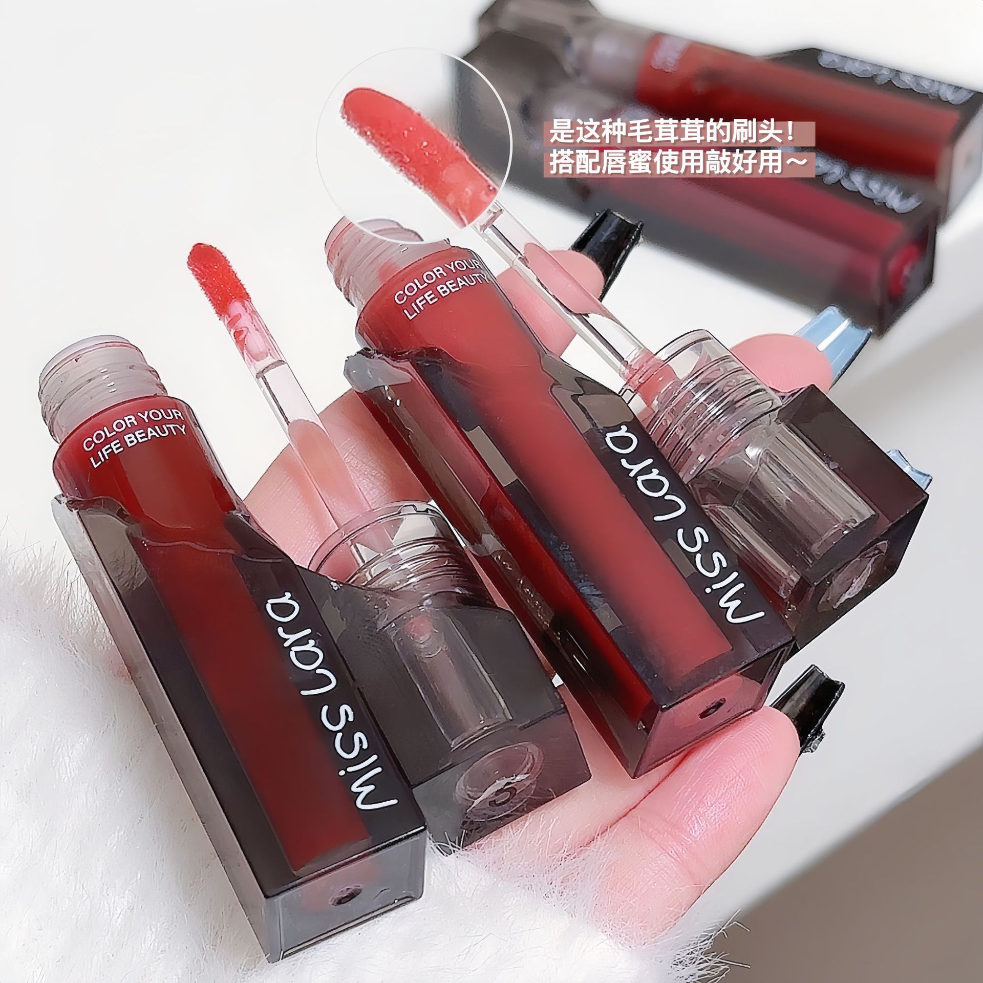 Miss lara's Water Light Mirror Lip Gloss, a glass lip that is waterproof and won't stick to the cup, is an affordable lipstick that makes you look fair without makeup details Picture