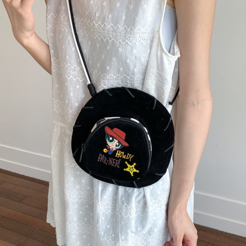 Cute Ins-style 2025 summer new denim hat crossbody bag with cartoon design, fun and personalized single-shoulder phone case Application Scenario