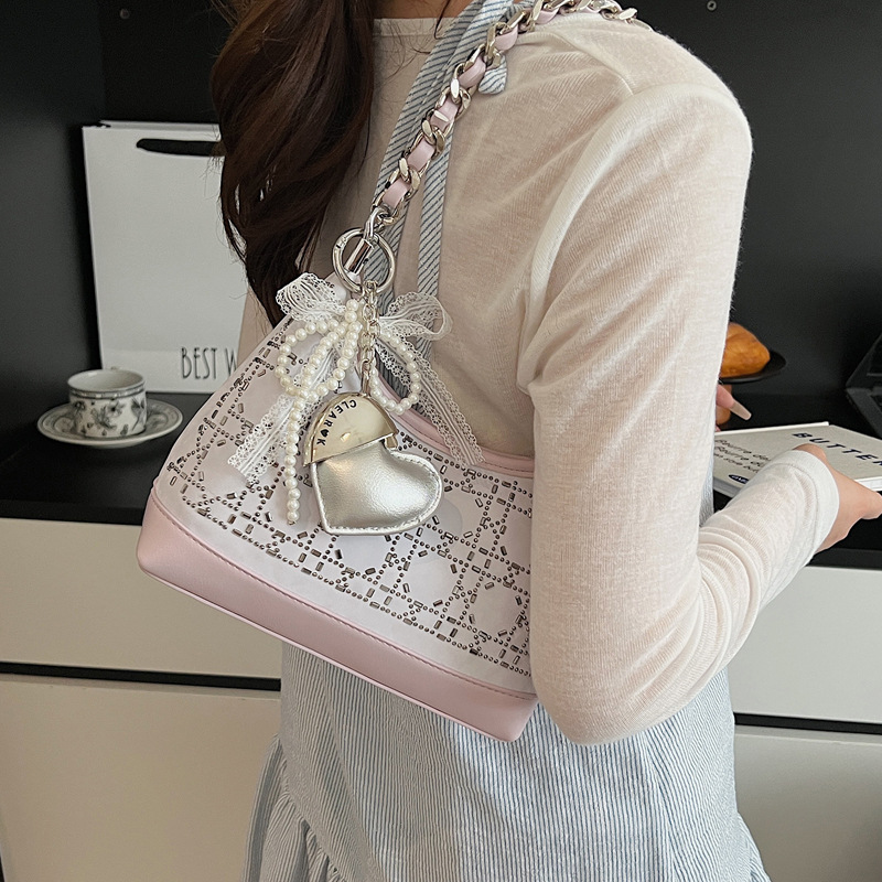 Trendy and stylish underarm bag for women 2025 summer new versatile and fashionable single-shoulder bag, chain denim crossbody bag details Picture