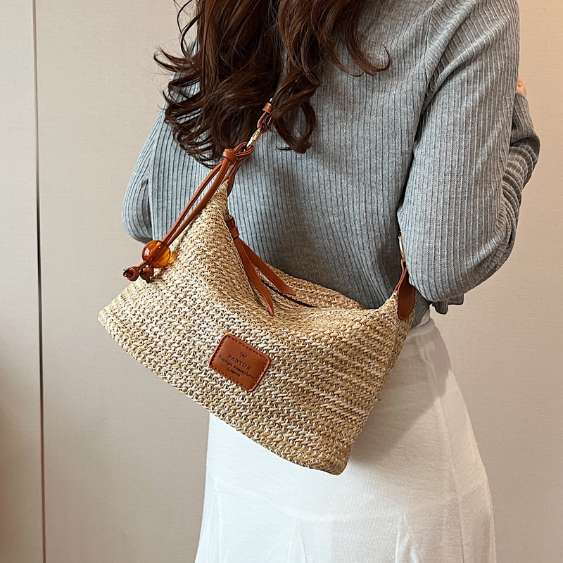 Summer woven small bag for women, 2025 new style single-shoulder crossbody bag, fashionable straw woven bucket bag, seaside vacation bag details Picture