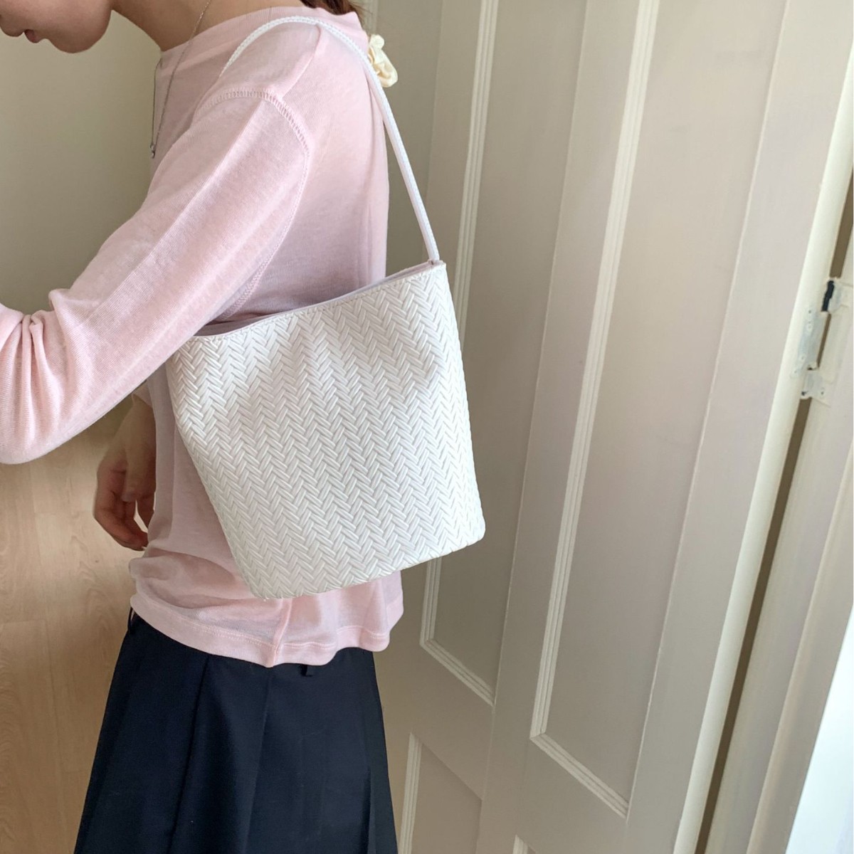 Trendy large-capacity woven bag, fashionable handbag, 2025 new style, versatile bucket bag, simple shoulder bag, underarm bag Application Scenario