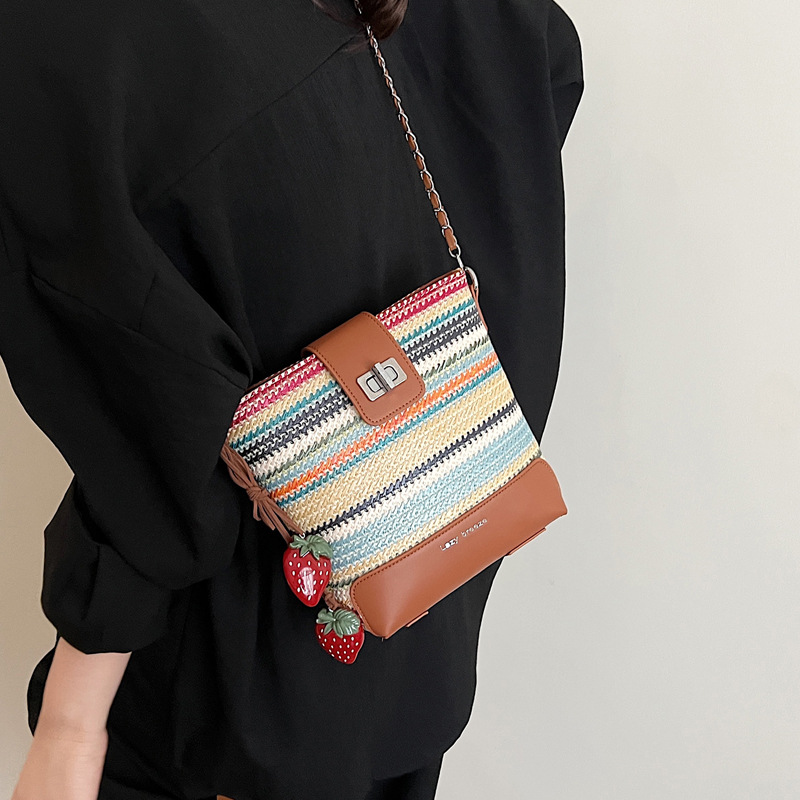 Seaside vacation beach rainbow woven bag for women 2025 Summer New style fashionable, simple, casual and high-quality single-shoulder bucket bag Application Scenario