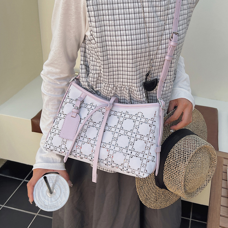 The 2025 summer new trendy bag, a single-bag crossbody bag, is fashionable with rivets, casual, simple and stylish, and has a high-quality feel for women details Picture
