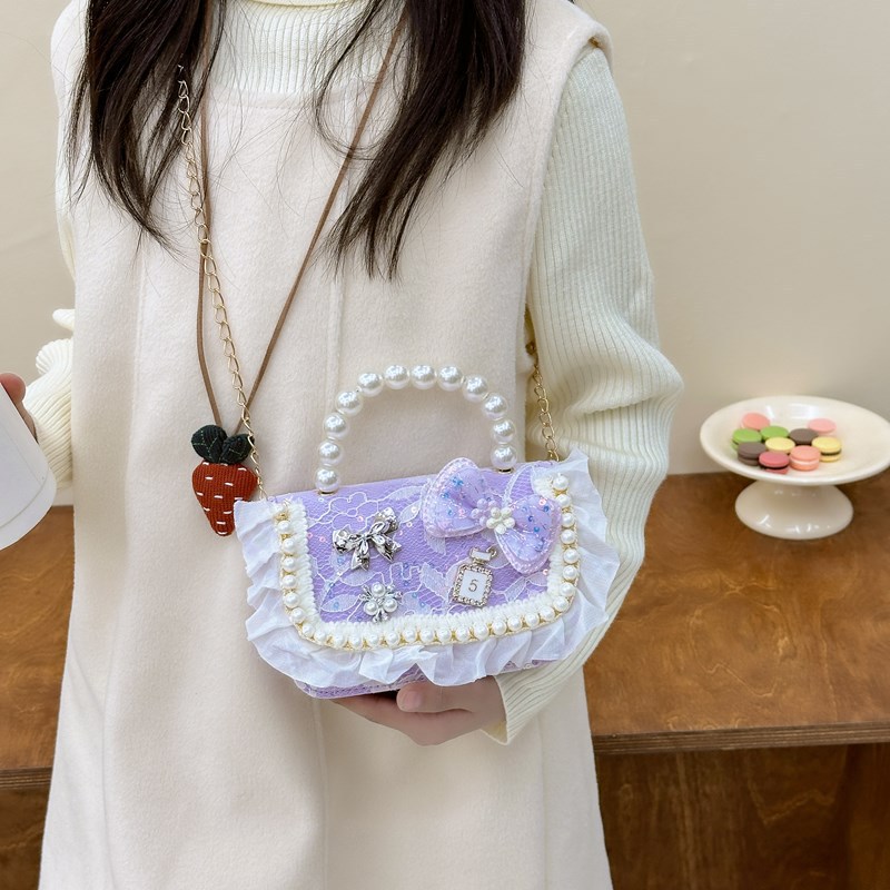 New children's bags: Cute girls' crossbody bag, lace, stylish princess accessory bag, Chanel-style pearl chain bag Application Scenario