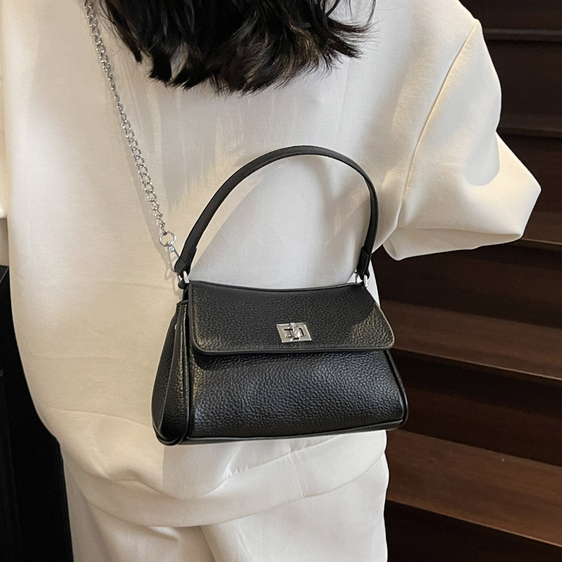 Commuting large-capacity bag for women, new summer 2025, fashionable single-shoulder underarm bag, textured handbag, small square bag, trendy details Picture