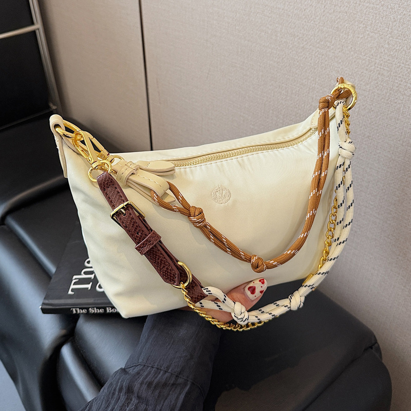 A new fashion and casual commuting nylon single-shoulder bag for women with a niche design in 2025, a casual French underarm bag full figure
