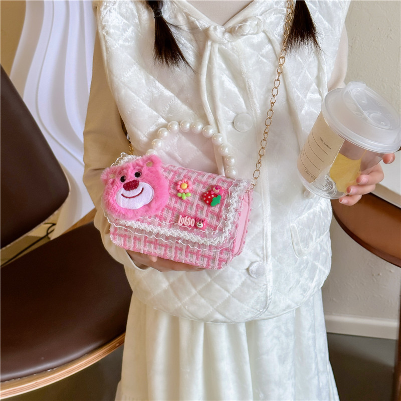 New stylish princess pearl hand-held coin purse, fashionable chain, children's single-shoulder bag, cartoon and cute small change bag Application Scenario