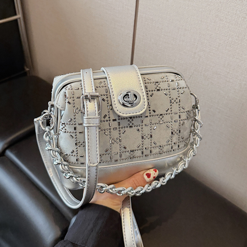 Summer bag: Women's hot diamond lock chain hand-held bucket bag 2025 New style denim blue single-shoulder fashionable crossbody bag full figure