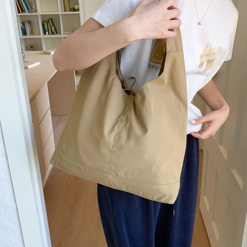 Commuting large-capacity nylon fabric bag for women, 2025 new style casual and versatile single-shoulder bag, fashionable tote bucket bag details Picture