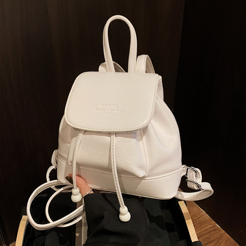 Simple, versatile and niche design women's backpack 2025 new trendy casual small backpack, fashionable travel small schoolbag full figure