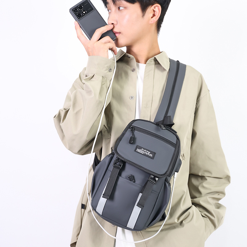 The new men's chest bag can be carried on both shoulders or one shoulder. It is a large-capacity backpack for casual travel and a business fashion commuting bag Specification drawing