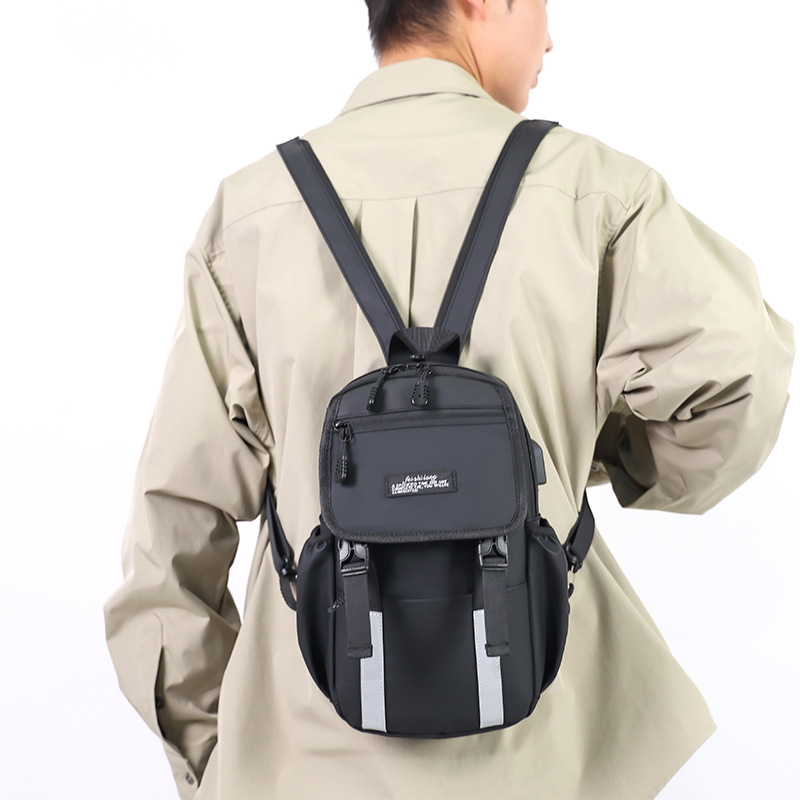 The new men's chest bag has a large capacity and can be used on both shoulders or one shoulder. It is a fashionable commuting bag, a backpack for casual travel, and a business backpack Specification drawing