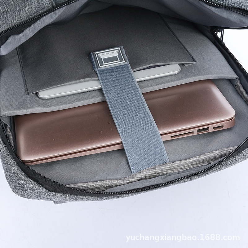 Wholesale notebook computer bags, multi-functional backpacks, 15.6-inch and 17.3-inch business commuting large-capacity computer bags Application Scenario
