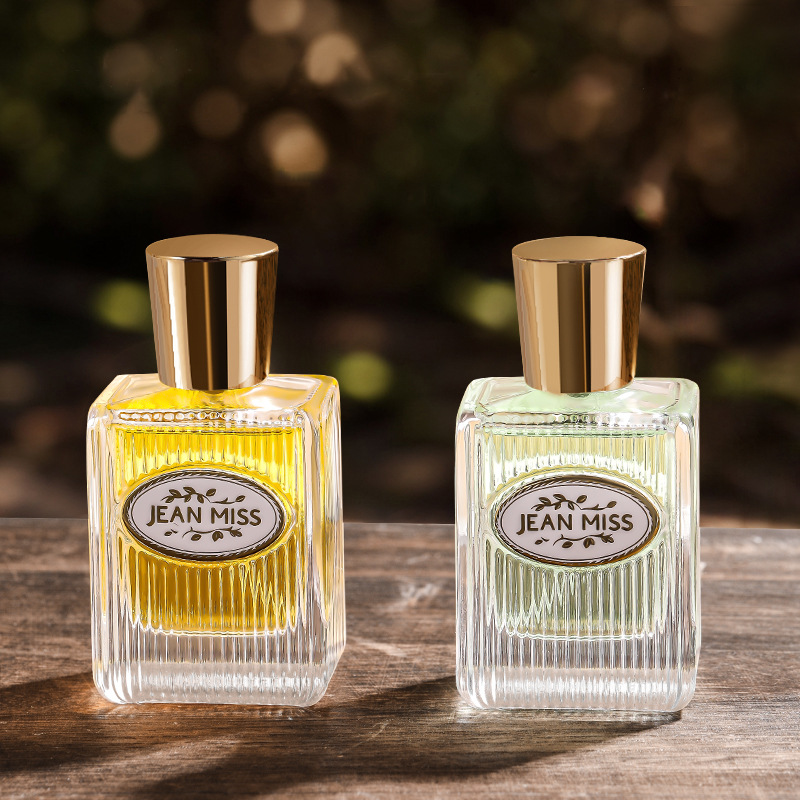 Xiaocheng Yixiang's new women's perfume, with a long-lasting floral and fruity scent and a delicate fragrance, is a bestseller on Douyin. Wholesale of 50ML Vietnamese perfume full figure