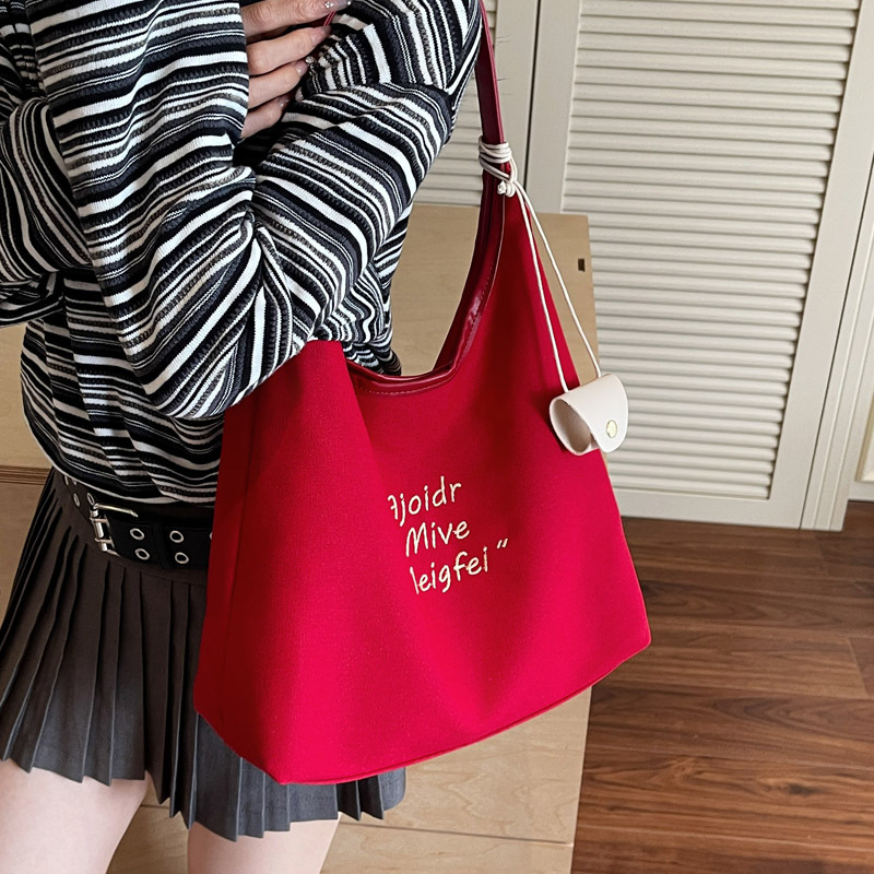 Tote Bag Women 2025 large-capacity fashionable casual women's bag, simple and versatile women's single-shoulder bag, travel handbag Application Scenario