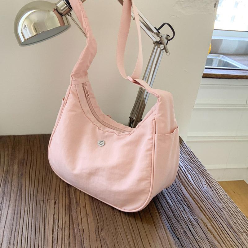 Small handbag, women's underarm bag, fashionable and casual single-shoulder bag, crossbody bag, 2025 new style for work and commuting, stylish solid color bag full figure