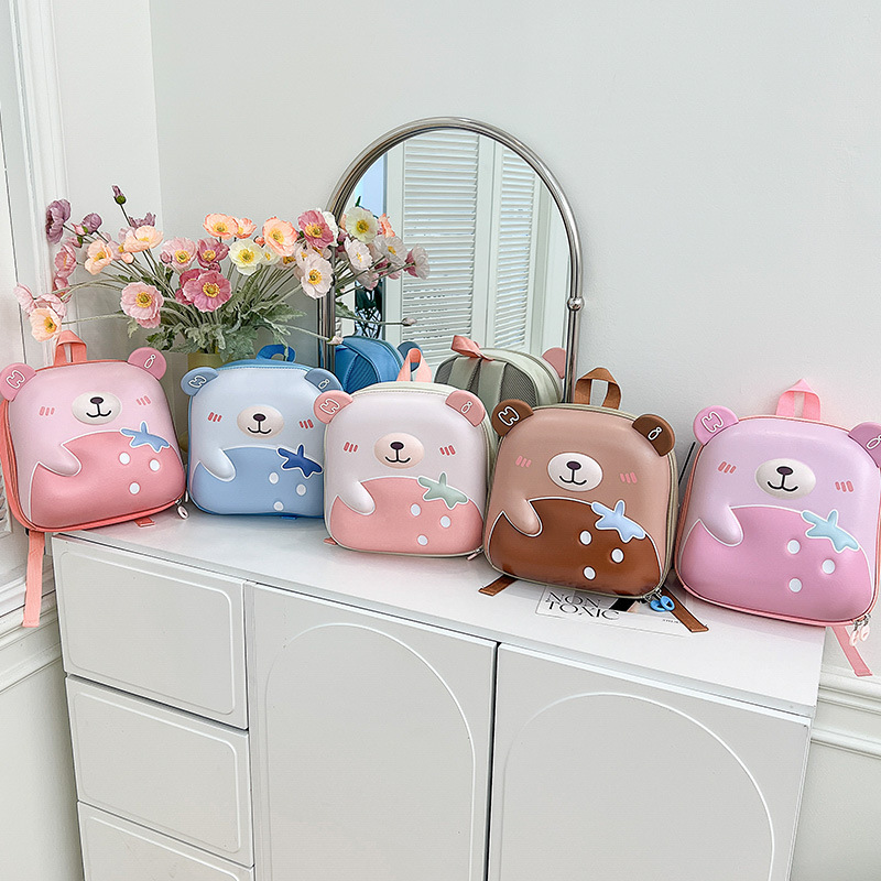 A new large-capacity, cute cartoon bear backpack for children in kindergartens, a casual and fashionable backpack for going out and playing details Picture