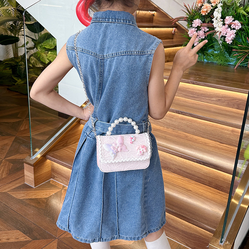 Korean-style trendy children's crossbody bag, summer matching bag for little girls, fashionable little chanel-style cartoon single-shoulder crossbody small bag Application Scenario