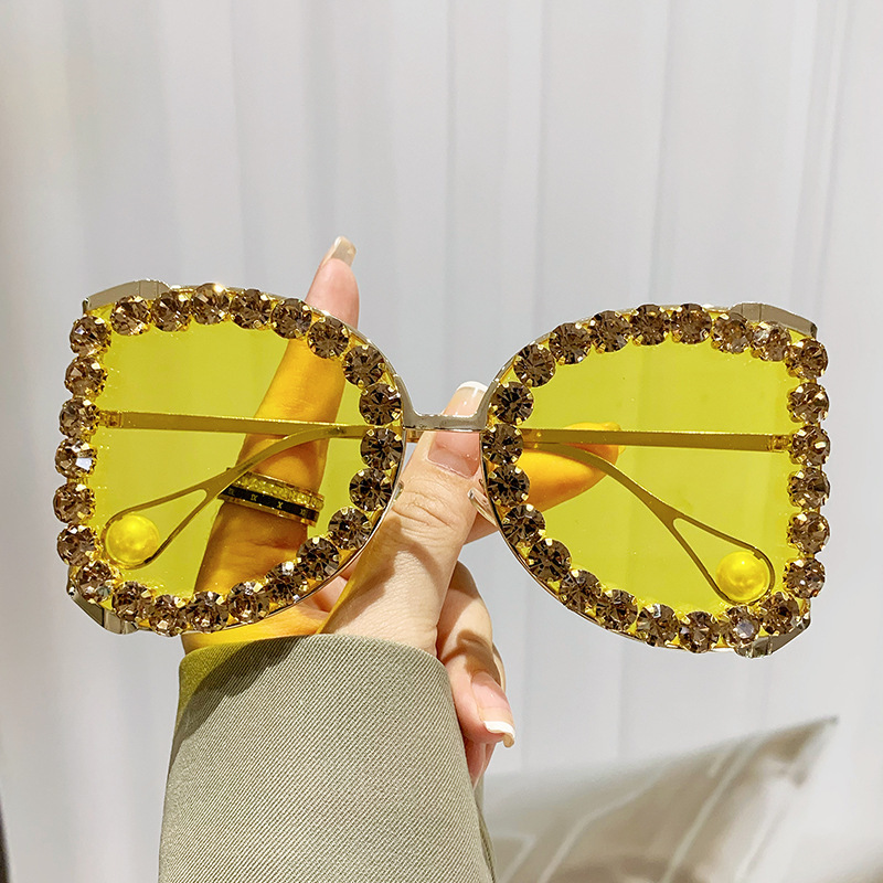Diamond-encrusted large-framed sunglasses 2024 new style, women's exaggerated large-framed sunglasses, metallic personality and high-end feel details Picture