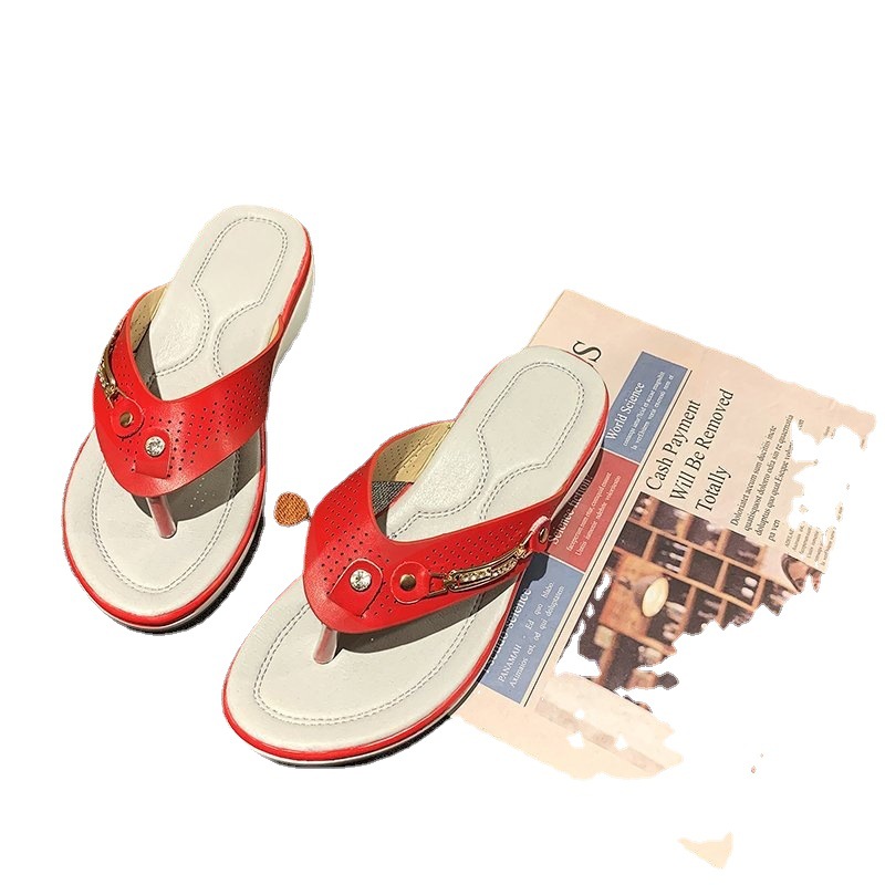 Summer 2021 export plus-size women's shoes Amazon cross-border toe wedge heel European and American metal buckle beach sandals Item Picture