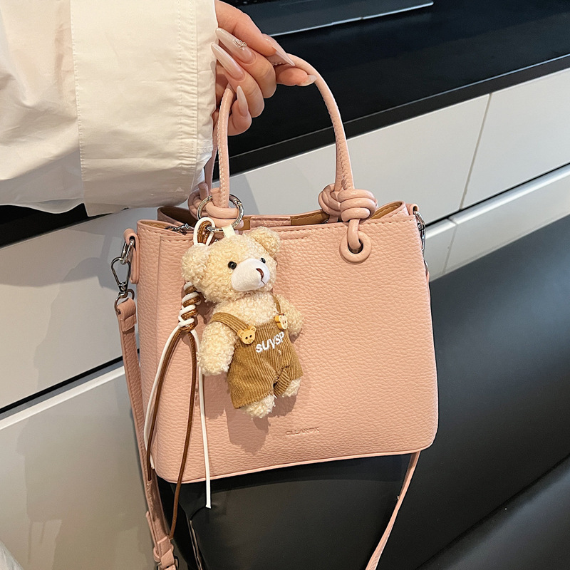 The 2025 new niche design hand-held bucket bag is a cute commuter single-shoulder bag for women and a fashionable and simple crossbody small bag full figure