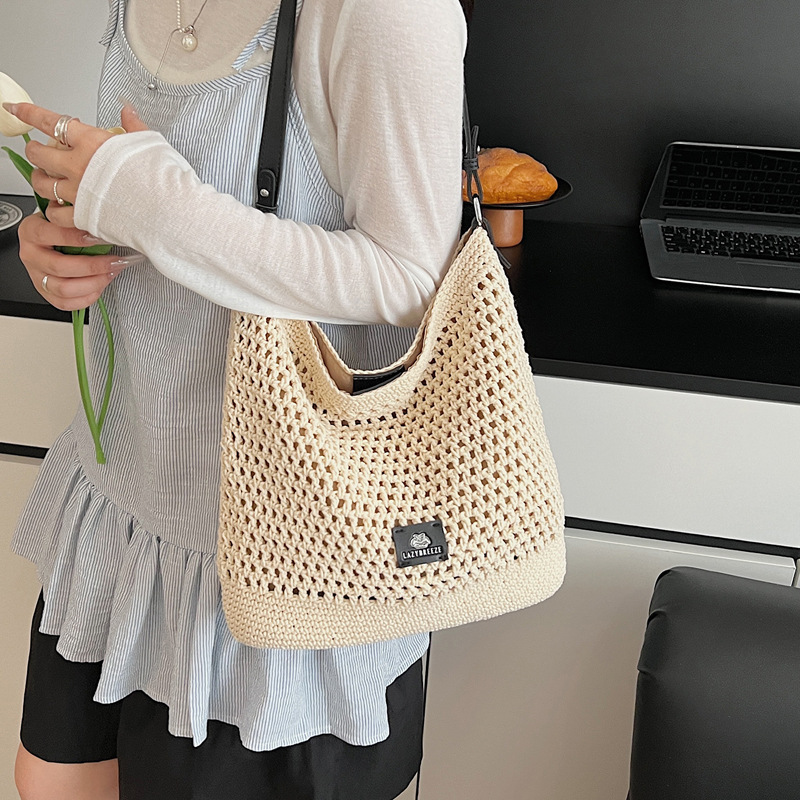 Summer hollowed-out knitted underarm bag for women, 2025 new style, laid-back and relaxed, seaside vacation style single-shoulder crossbody bag details Picture