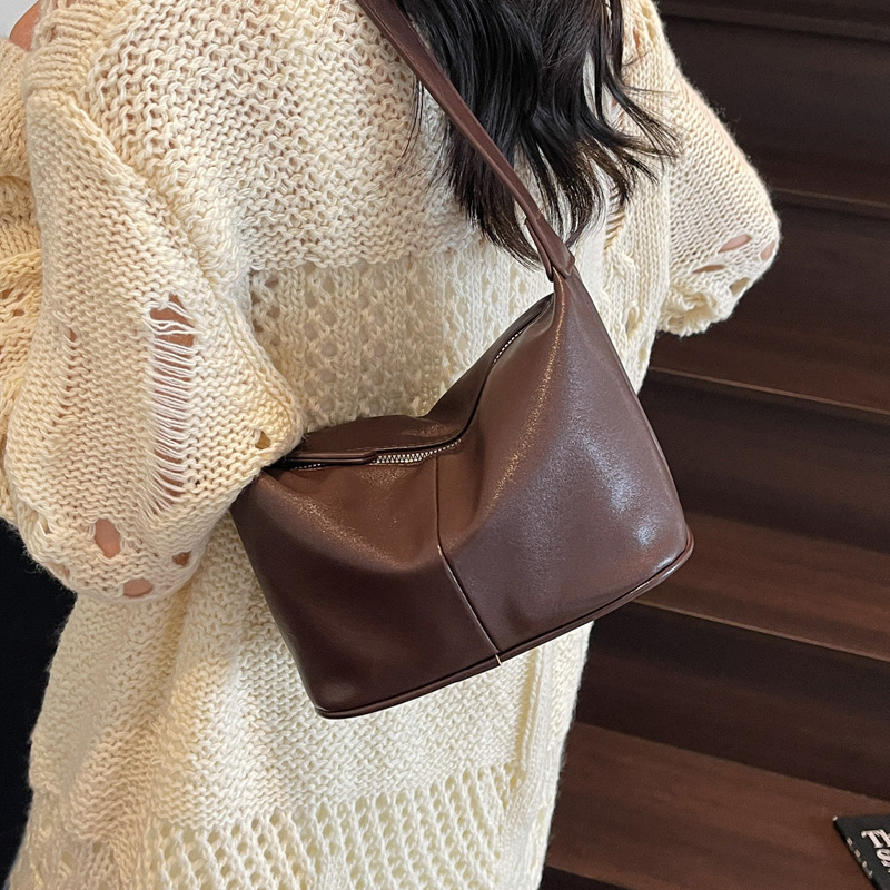 Korean commuter versatile underarm bag for women 2025 New summer fashion dumpling bag Niche single-shoulder crossbody bag trend Specification drawing